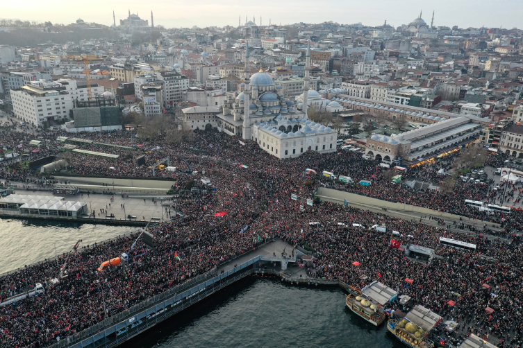 Galata Köprüsü'nde Filistin buluşması: Bir güneş doğuyor