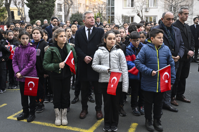 İstanbul'da okullarda şehitler için saygı duruşu yapıldı