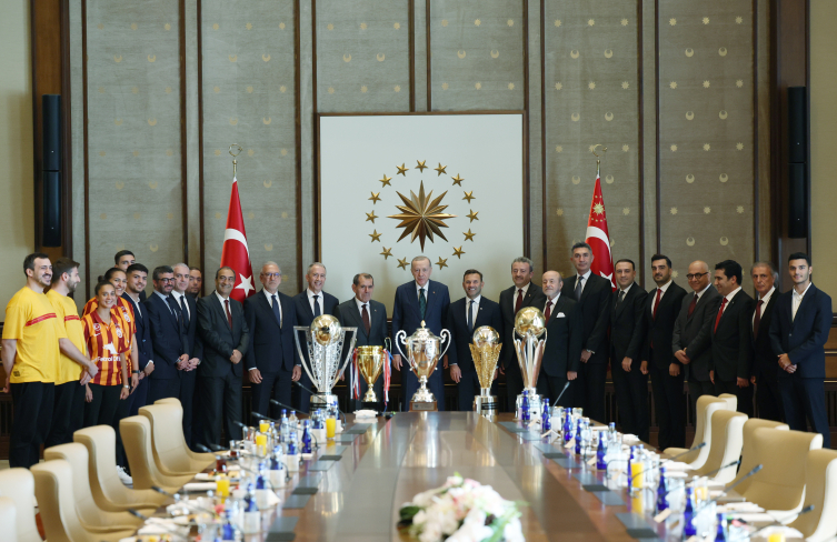 Cumhurbaşkanı Erdoğan Galatasaray Spor Kulübü'nü kabul etti