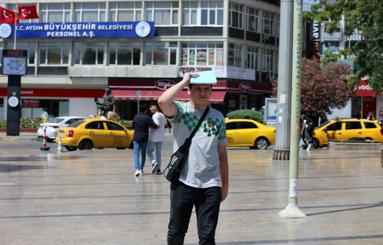 İzmir'de 1938'den bu yana en sıcak haziran günü yaşandı: 41,4 derece