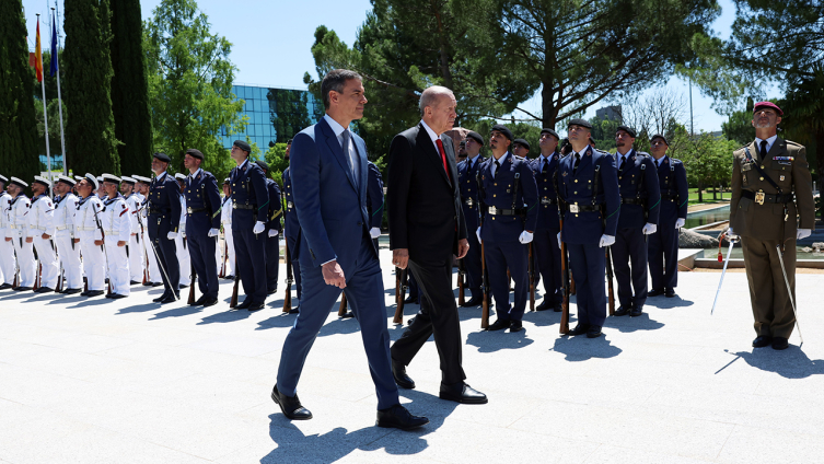 Cumhurbaşkanı Erdoğan, İspanya'da resmi törenle karşılandı