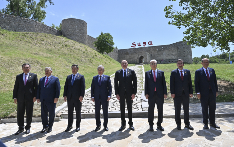 Mirziyoyev: Türk Dünyası ülkeleri Büyük İpek Yolu'nu yeniden canlandırmayı hedefliyor