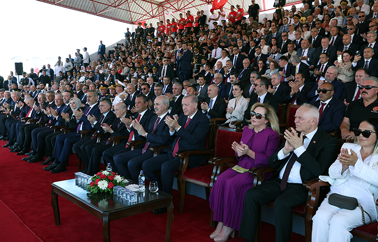 KKTC'deki Barış ve Özgürlük Bayramı geniş katılımla kutlandı