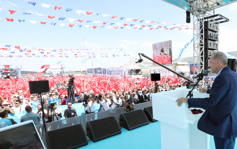 Cumhurbaşkanı Erdoğan: İstanbul'un en nadide çevre hazinesini para babalarına peşkeş çekiyorlar