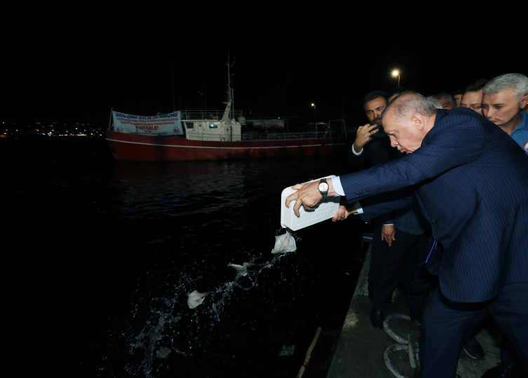 Cumhurbaşkanı Erdoğan: Sürdürülebilir balıkçılık için denizlerimizi korumamız gerekiyor