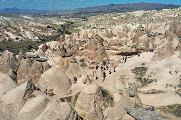 Kapadokya'daki yer altı şehirleri turistlerin ilgi odağı oldu