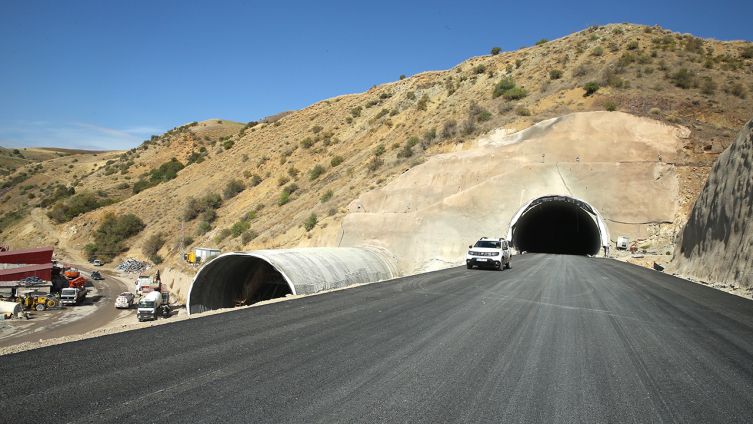 Yüksekova-Yeni Köprü Yolu T-1 Tüneli açılışa hazırlanıyor