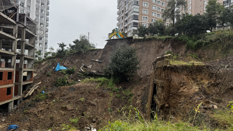 Rize'de toprak kayması