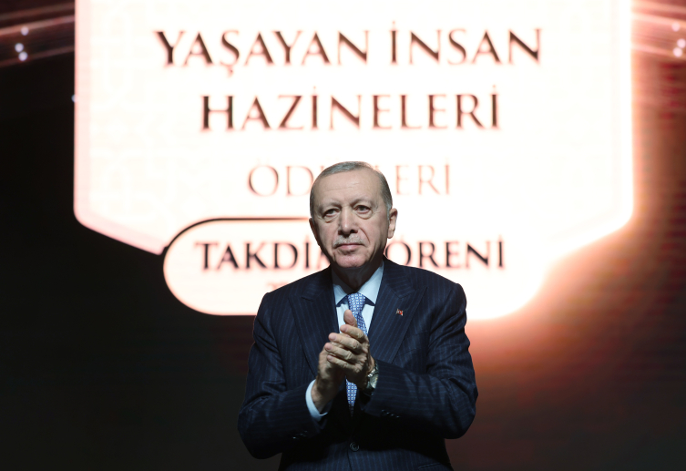 Cumhurbaşkanı Erdoğan: Sanatçılar, kültürümüzün devamında hayati bir rol üstleniyor