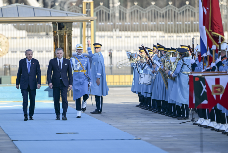 Cumhurbaşkanı Erdoğan, Robert Fico'yu resmi törenle karşıladı