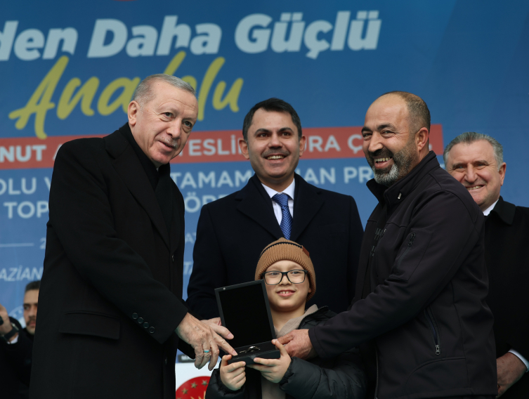 Cumhurbaşkanı Erdoğan: Deprem bölgesindeki tüm konutlar yıl bitmeden teslim edilecek