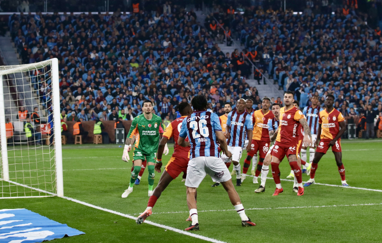 Zirvede yarış kızıştı