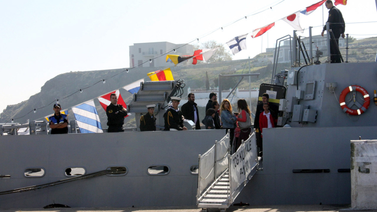 Deniz Kuvvetleri'ne ait gemiler ziyarete açılıyor