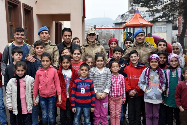 İlkokul öğrencilerinden Mehmetçik'e duygu dolu mektuplar