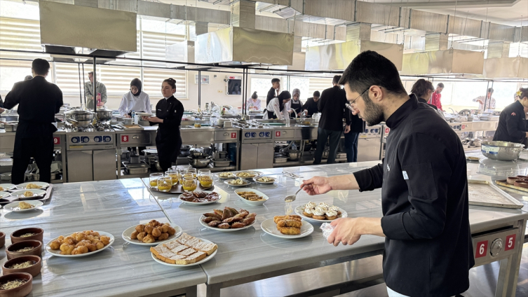 Artvin'de "Türk Mutfağı Haftası"na özel tatlı yarışması yapıldı