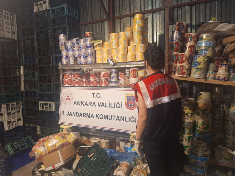 Ankara'da 300 ton sahte gıda maddesi ele geçirildi