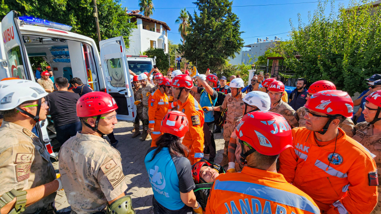 Antalya'da gerçeği aratmayan deprem tatbikatı