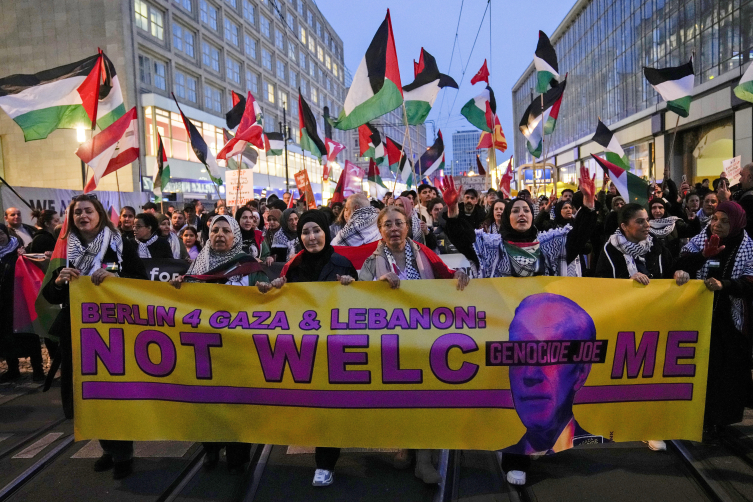 ABD Başkanı Biden, Berlin ziyaretinde protesto edildi