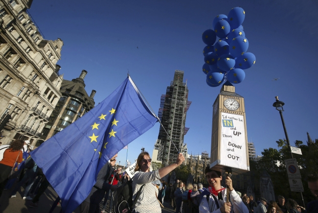 Londra'da yüz binler yeni Brexit referandumu için yürüdü