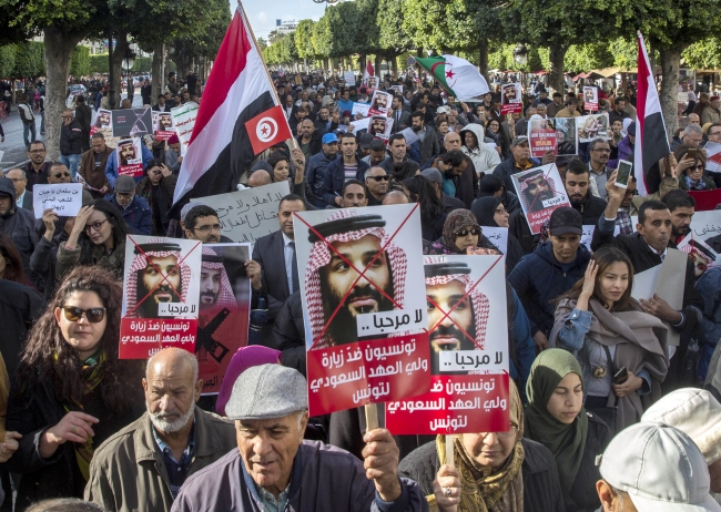 Tunus'ta Muhammed bin Selman'a testereli protesto