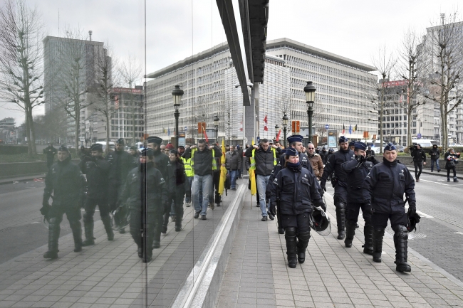 "Sarı Yelekliler" Brüksel'de protesto düzenledi