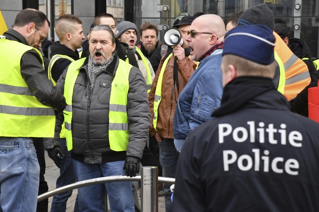 "Sarı Yelekliler" Brüksel'de protesto düzenledi