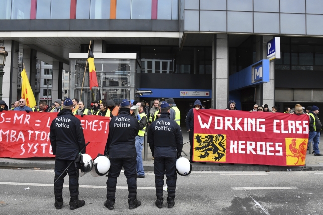 "Sarı Yelekliler" Brüksel'de protesto düzenledi