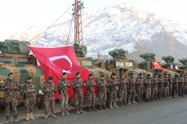 Özel harekat polislerine mayına karşı korumalı zırhlı araç desteği