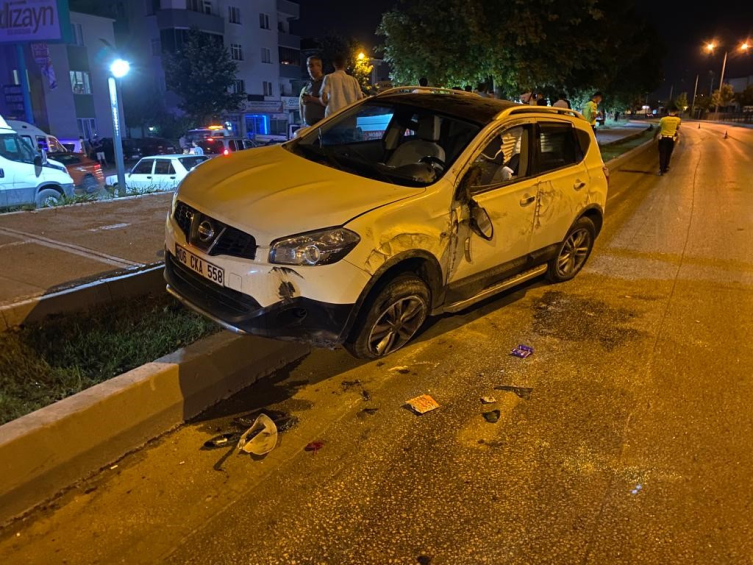 Otomobil binanın otoparkına düştü