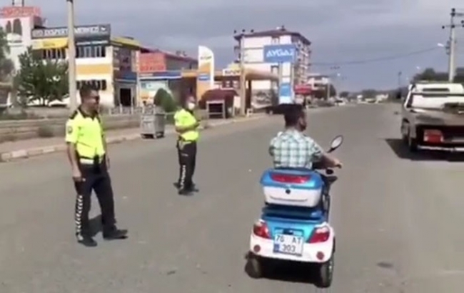 Emniyet Müdürünün hediyesi Azat'ın ayağını yerden kesti