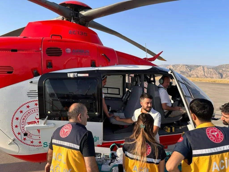 Ambulans helikopter entübe olan 40 günlük bebek için havalandı