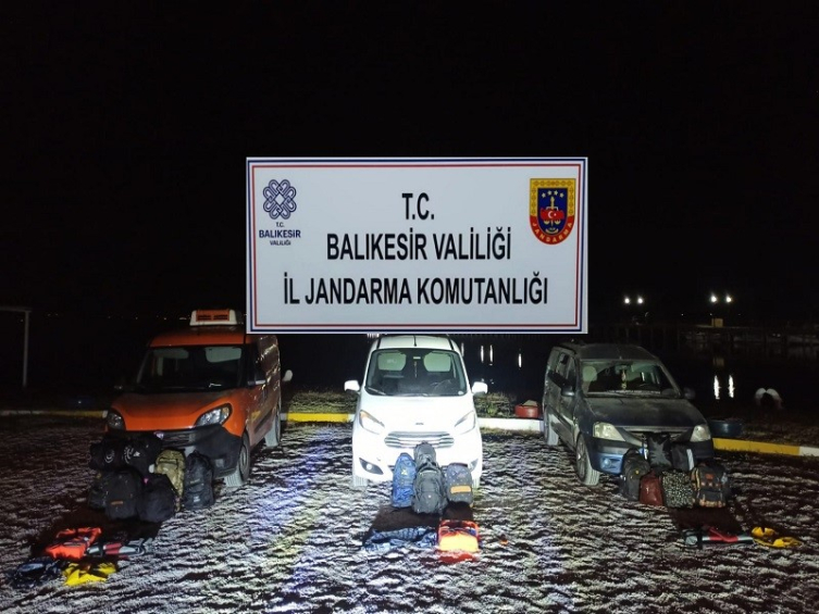 Balıkesir'de 88 düzensiz göçmen yakalandı