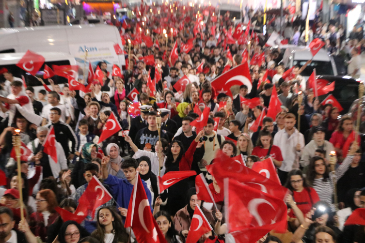 Cumhuriyet’in 100’üncü yılına fener alaylı kutlama