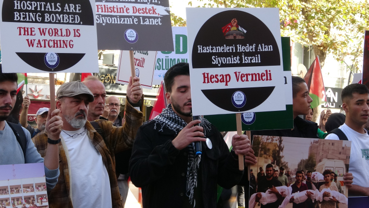 Isparta’da İsrail menşeili firmalar protesto edildi