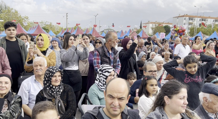 Hamsi şenliğinde 5 ton hamsi ikram edildi