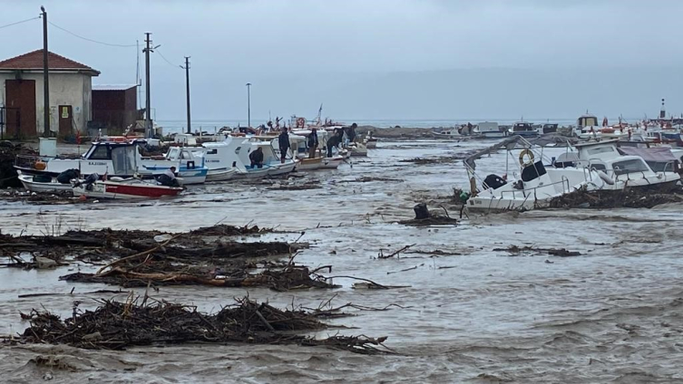 Çanakkale'de sağanak etkili: Kepez Çayı taştı