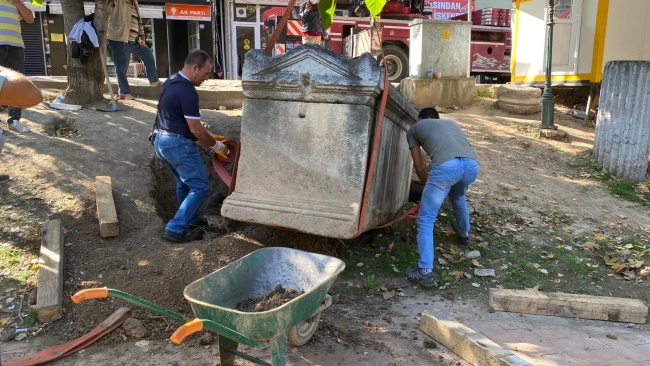 Masa olarak kullandılar, 2 bin yıllık lahit çıktı