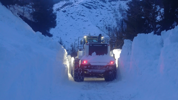 Artvin'de kapanan yollar açılıyor