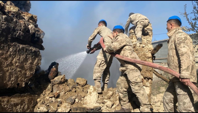 Çemişgezek'teki yangın söndürüldü