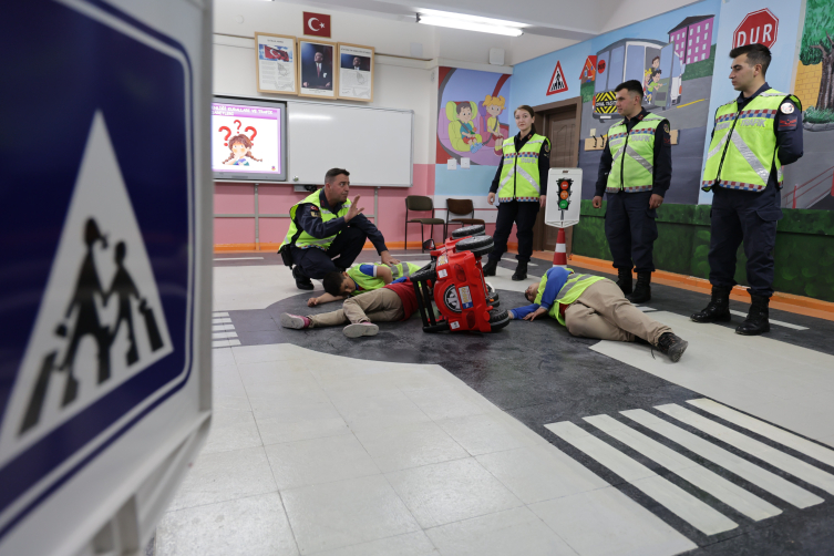 Aksaray'da öğrencilere trafik eğitimi verildi