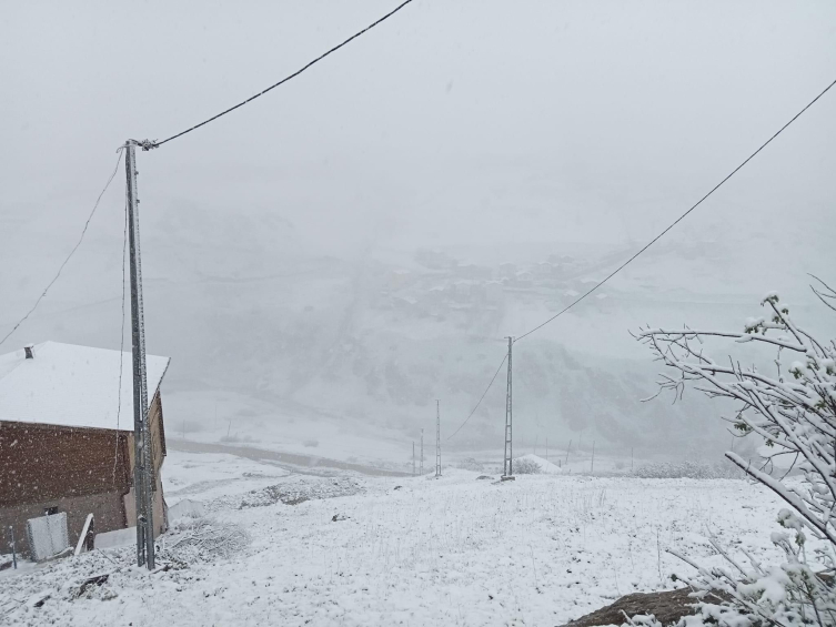 Rize'de mayıs ayında kar yağışı