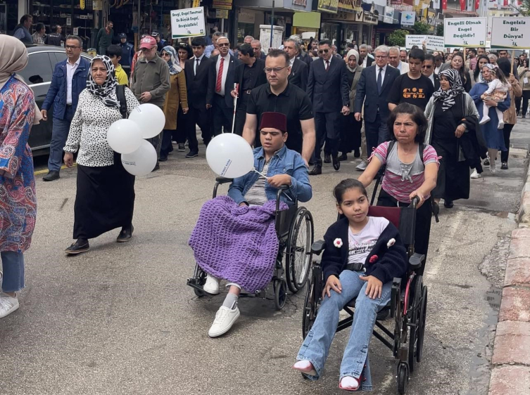 Osmaniye'de Engelliler Haftası etkinlikleri yürüyüş ile başladı