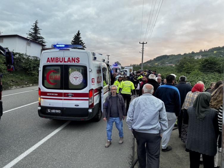 Ordu’da kontrolden çıkan araç bahçeye uçtu: 5 yaralı