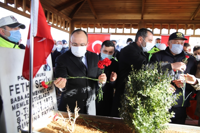 Fethi Sekin Elazığ'daki kabri başında anıldı