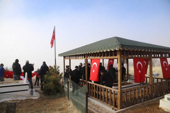 Fethi Sekin Elazığ'daki kabri başında anıldı