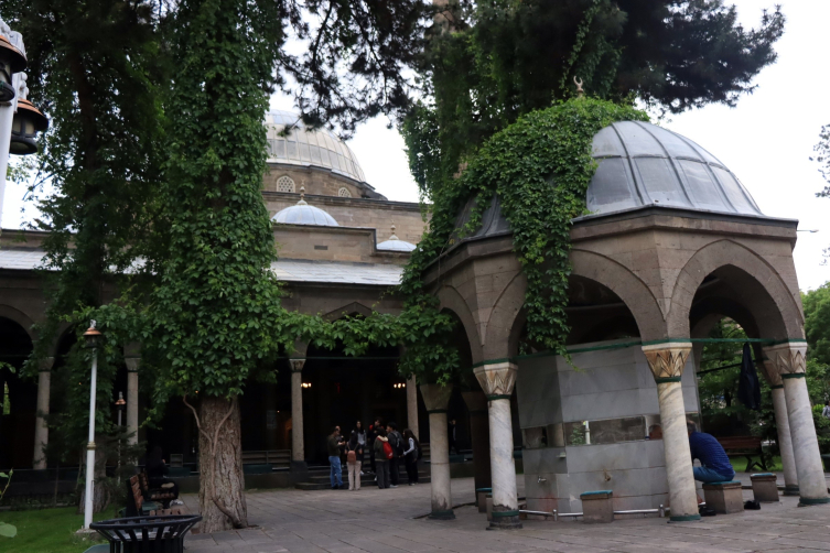 Mimar Sinan'ın yaptığı Kurşunlu Camii 451 yıldır ihtişamını koruyor