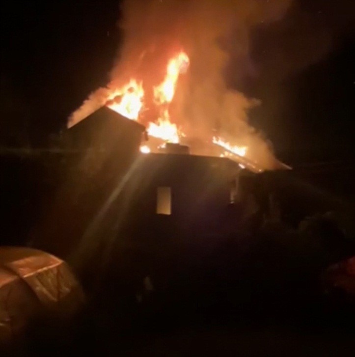 Sinop'ta 2 katlı ahşap evde yangın çıktı