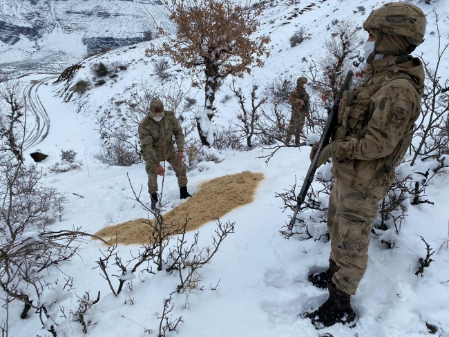 Jandarma yaban hayvanlarını unutmadı