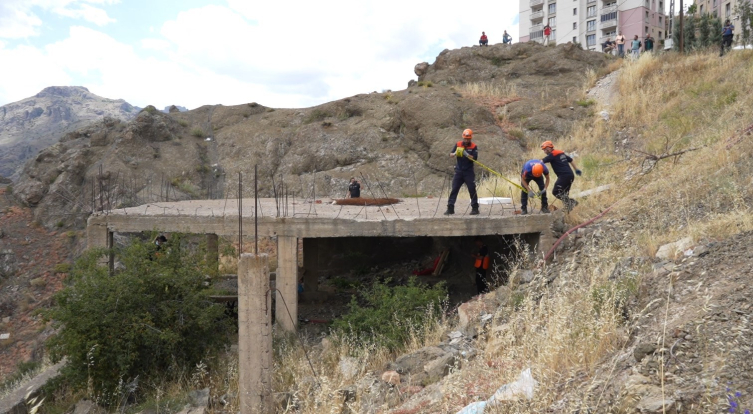 Gümüşhane’de deprem tatbikatı ekiplerin hızlı müdahalesiyle başarıyla icra edildi