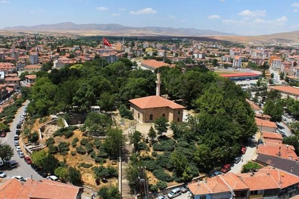 Tarihi kazıların yapıldığı Kalehöyük, otopark alanına döndü